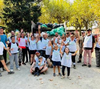 Petits et grands, tous mobilis�s pour nettoyer la nature !