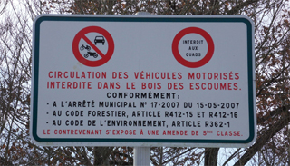Panneau d'interdiction de circulation pour les vhicules motoriss au bois des Escoumes